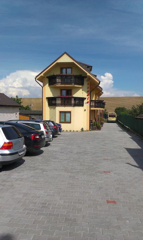 Privat Arcadia Apartment Podhájska Екстериор снимка