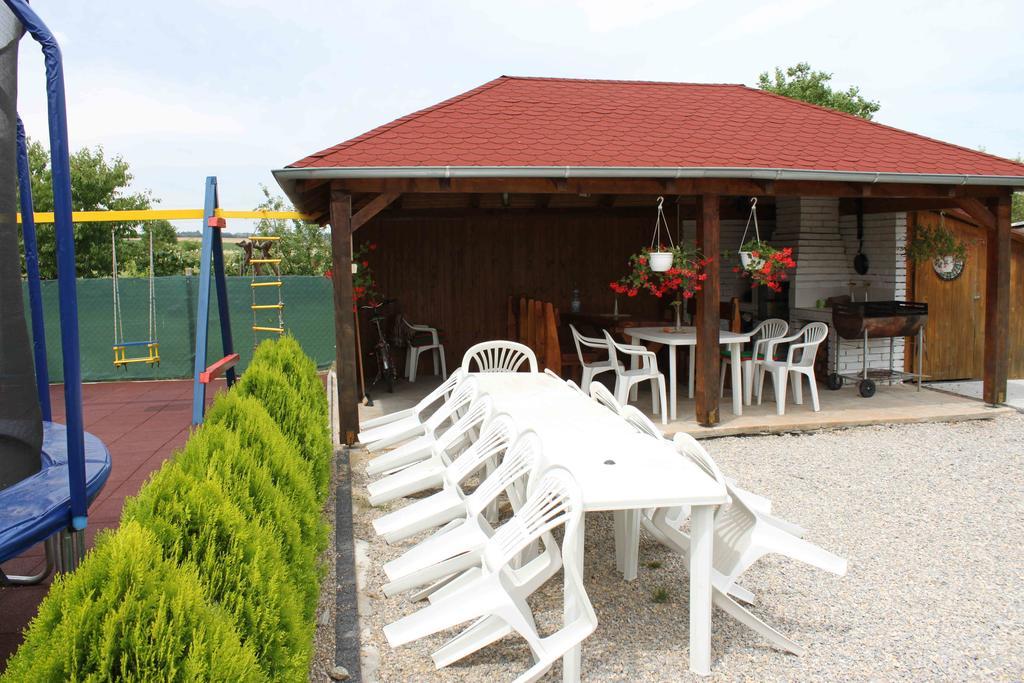 Privat Arcadia Apartment Podhájska Екстериор снимка