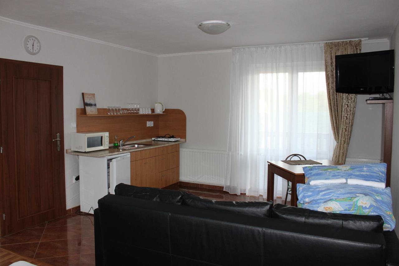 Privat Arcadia Apartment Podhájska Екстериор снимка