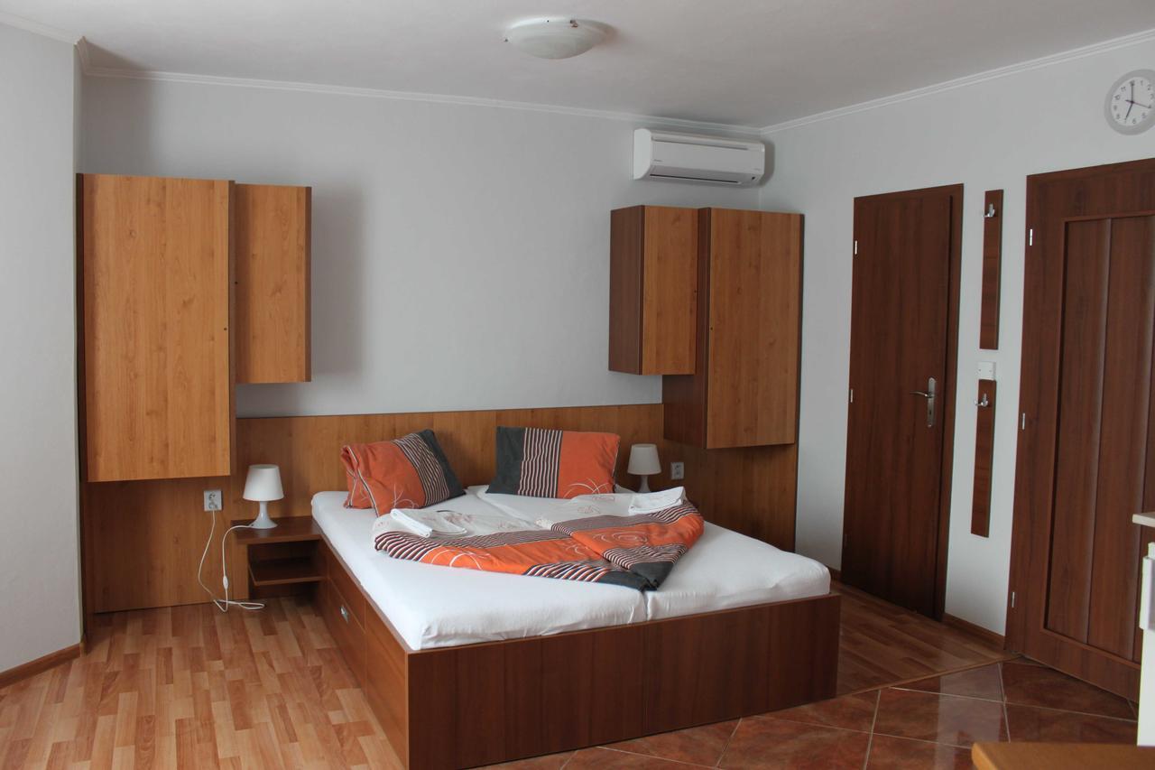 Privat Arcadia Apartment Podhájska Екстериор снимка